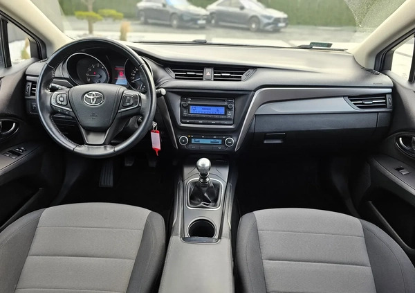 Toyota Avensis cena 39900 przebieg: 227316, rok produkcji 2018 z Strzelin małe 742